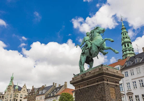 Veja Estátua Fundador Cidade Bishop Absalon Copenhague Dinamarca — Fotografia de Stock