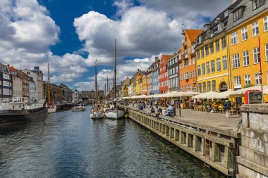 Kopenhag, Danimarka - 13 Haziran 2018: Nyhavn Kopenhag, Danimarka detay. 17. yüzyıl waterfront ve eğlence bölgesinde Kopenhag Nyhavn olduğunu.
