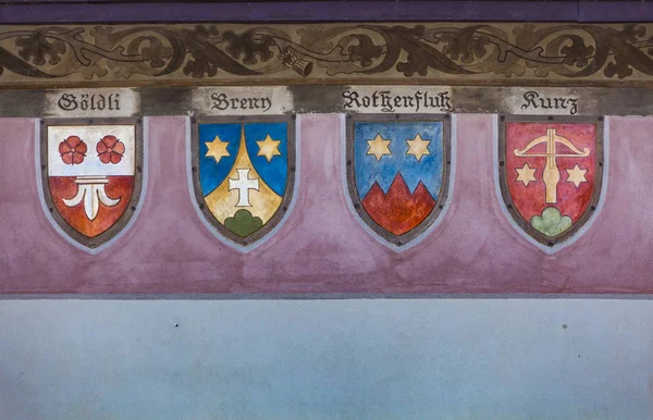 Ripperswil, İsviçre - 18 Mayıs 2018: arması Ripperswil Rathaus İsviçre'de. Rathaus ulusal önem İsviçre nesnesi olarak listeleniyor.