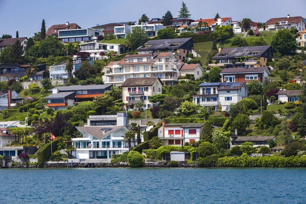 看法在镇 Weggis 在卢塞恩湖在瑞士 — 图库照片