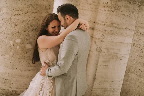 Young Wedding Couple Vatican Rome Italy — Stock Photo, Image