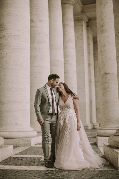 Parejas Jóvenes Vaticano Roma Italia — Foto de Stock