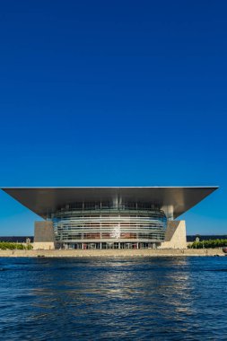 Copenhagen, Danimarka - 13 Haziran 2018: Copenhagen Opera House Danimarka, görünümü. Bu neofuturistic bina 2005 yılında açıldı ve şimdi dünyanın en modern opera salonları arasında.