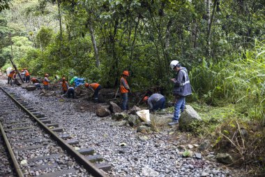 Aguas Calientes, Peru - 5 Ocak 2018: Demiryolu Aguas Calientes, Peru, Perurail, kimliği belirsiz kişilerce. Perurail 1999 yılında kuruldu..