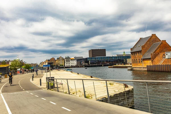 Kopenhaga Dania Czerwca 2018 Niezidentyfikowanych Ludzi Most Inderhavnsbroen Kopenhadze Dania — Zdjęcie stockowe