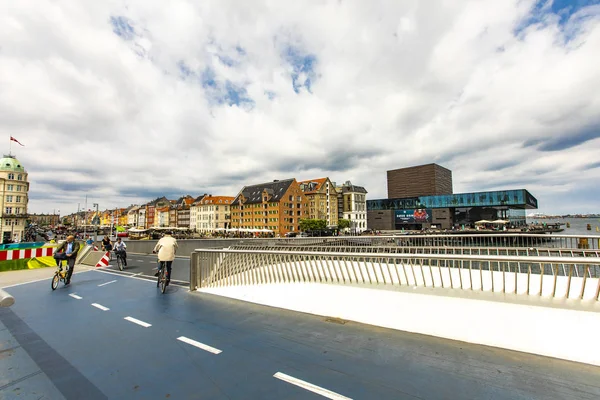 Copenhagen Dinamarca Junio 2018 Personas Identificadas Puente Inderhavnsbroen Copenhague Dinamarca — Foto de Stock