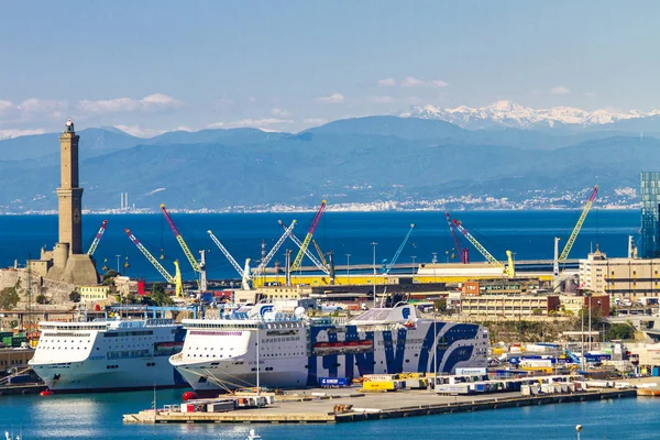 イタリアのジェノヴァ港からジェノヴァ イタリア 2017 ジェノヴァの港は主要なイタリアの海港 — ストック写真