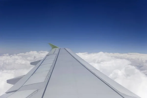 Gökyüzünde Uçak Kanadı Detay — Stok fotoğraf