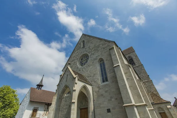 ラッパーズ スイスの聖ヨハネ教区教会 Stadtpfarrkirche ラッパースヴィル で表示します — ストック写真