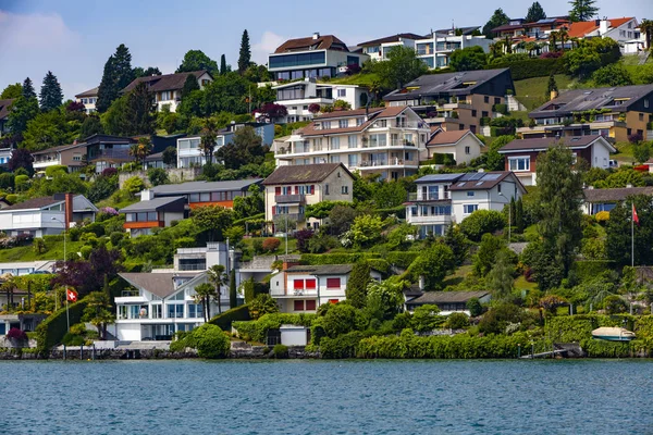 看法在镇 Weggis 在卢塞恩湖在瑞士 — 图库照片