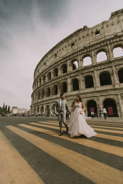 Mutlu gelin ve damat Roma, İtalya