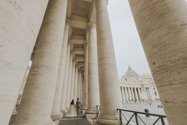 Casal Jovens Vaticano Roma Itália — Fotografia de Stock
