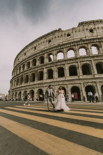 Mutlu gelin ve damat Roma, İtalya