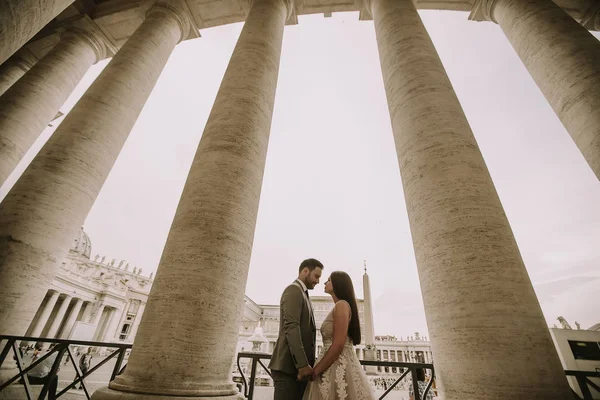 Junges Hochzeitspaar Vatican Rom Italien — Stockfoto