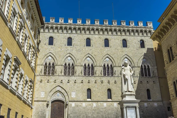 Monument Van Sallustio Bandini Uit 1882 Vierkante Salimbeni Siena Italië — Stockfoto