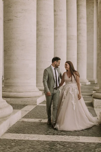 Parejas Jóvenes Vaticano Roma Italia — Foto de Stock