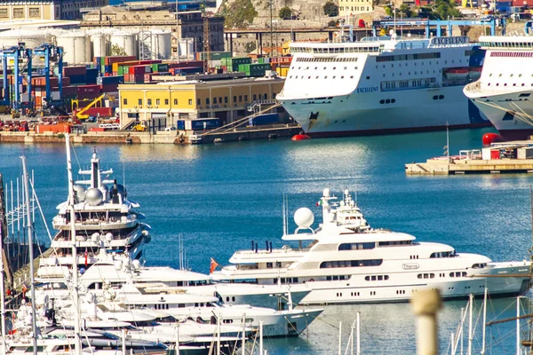 意大利热那亚 2017年4月29日 意大利热那亚港口的详细资料 热那亚港是意大利的主要海港 — 图库照片