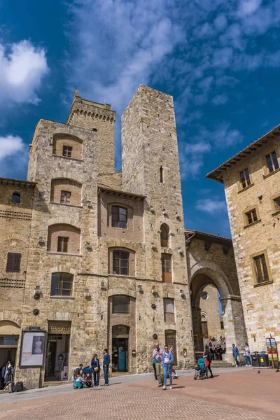 San Gimignano Italia Abril 2018 Personas Identificadas Piazza Della Cisterna — Foto de Stock