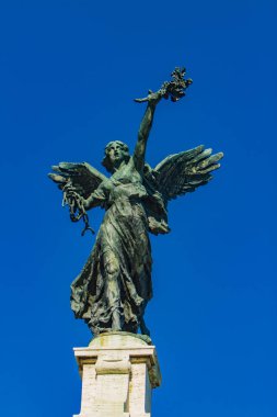 Melek heykeli Ponte Vittorio Emanuele II Köprüsü'nde Roma, İtalya