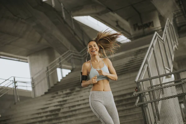 Pretty Young Woman Running Urban Environment — Stock Photo, Image