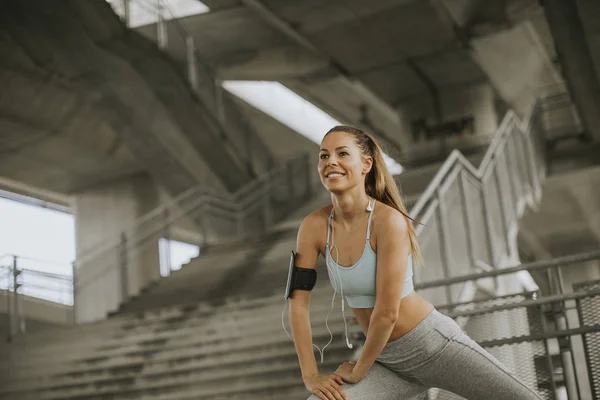 Young Woman Exercise Urban Enviroment — Stock Photo, Image