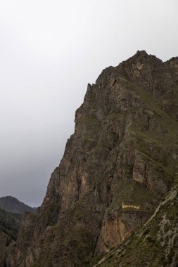 Ollantaytambo Peru devasa kutsal manzaraya