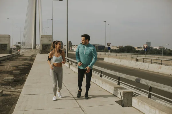 Young Couple Running Urban Enviroment Sunny Day — Stock Photo, Image