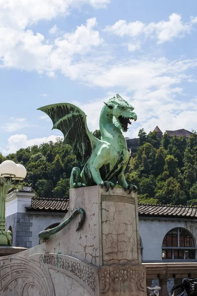 View Dragon Sculpture Dragon Bridge Ljubljana Slovenia Made Giorgio Zaninovich — Stock Photo, Image