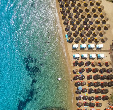 Yunanistan 'ın Chalkidiki kentindeki Nea Roda plajındaki hava manzarası