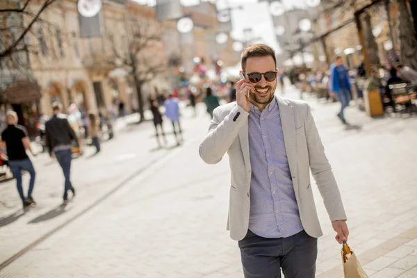 Portrait Cheerful Handsome Man Goes Shopping City While Uses Mobile — Stock Photo, Image