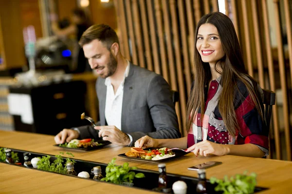 Young Loving Couple Having Lunch Modern Restaurant — Stock Photo, Image