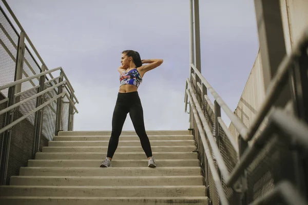 Young Woman Exercise Urban Enviroment — Stock Photo, Image