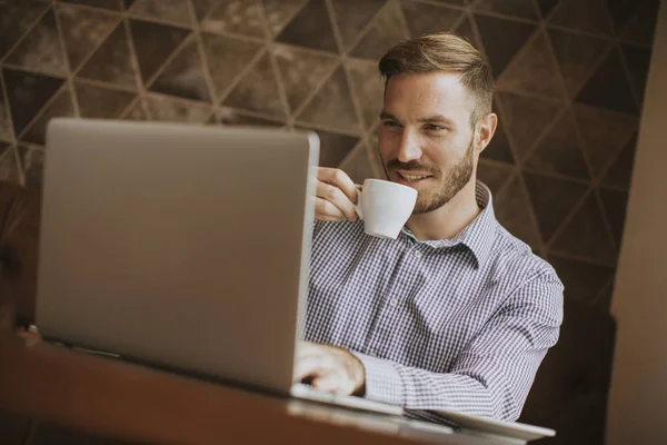 View Young Man Sitting Cafe Drinking Coffee Looking Smile Laptop — Stock Photo, Image