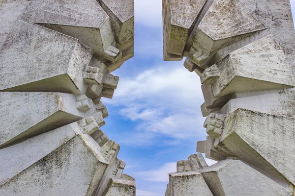 Dünya Savaşı iki savaşçıları işçi tabur Yaylası girişindeki nitelikli anıt Kadinjaca, Sırbistan