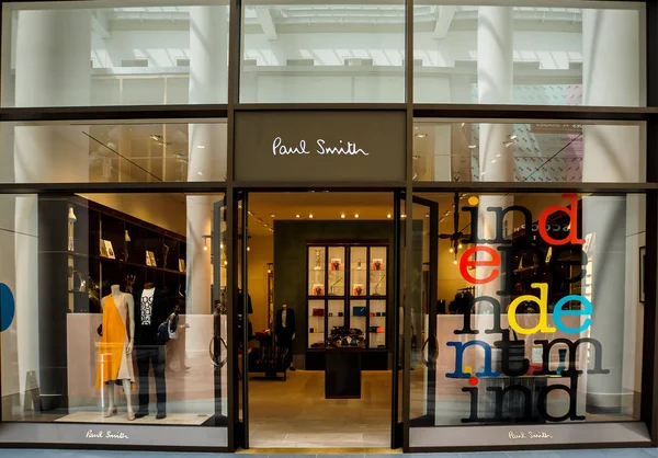 2013年5月2日 详细的保罗史密斯商店在纽约 这是英国时装公司成立于1970 — 图库照片