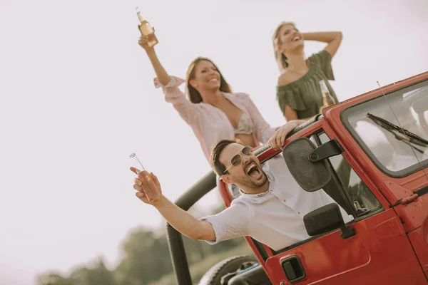 Happy Friends Having Fun Convertible Car Vacation River — Stock Photo, Image