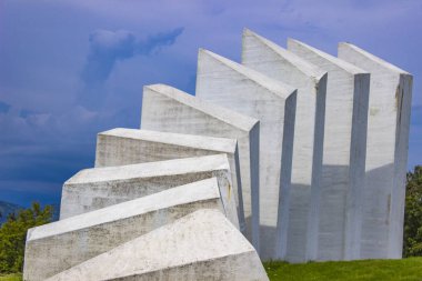 Dünya Savaşı iki savaşçıları işçi tabur Yaylası girişindeki nitelikli anıt Kadinjaca, Sırbistan