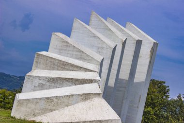 Dünya Savaşı iki savaşçıları işçi tabur Yaylası girişindeki nitelikli anıt Kadinjaca, Sırbistan
