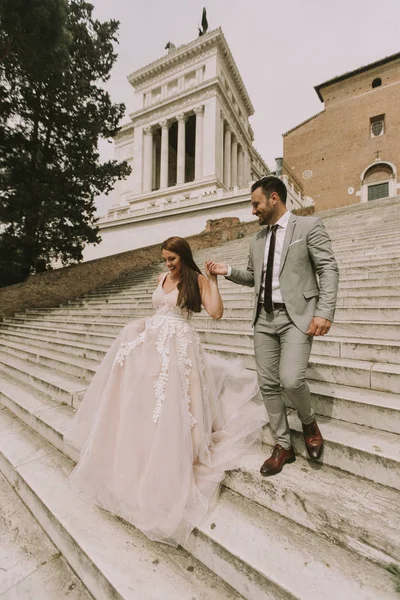 Wedding Couple Stairs Cordonata Capitolina Rome Italy — Stock Photo, Image