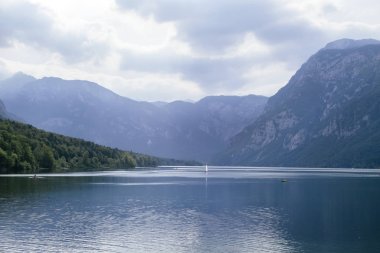 Slovenya Bohinj Gölü görüntülemek