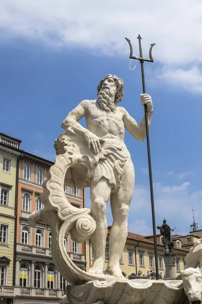 Visa Statyn Neptunus Fontänen Piazza Della Borsa Trieste Italien — Stockfoto