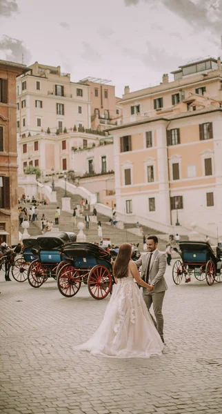 Αγαπώντας Ζευγάρι Γάμο Κοντά Ισπανικά Σκαλιά Στη Ρώμη Ιταλία — Φωτογραφία Αρχείου