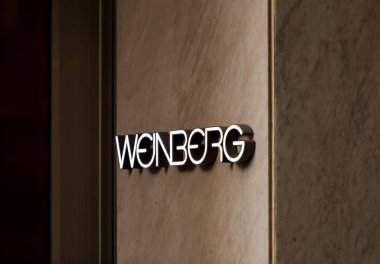 Zürih, İsviçre - 17 Mayıs 2018: Ayrıntı Weinberg moda şirket store Bahnhofstrasse Zürih'te. Bu mağaza 1954 açıldı.
