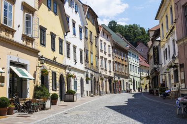 Ljubljana. Slovenya - 30 Haziran 2018: Ljubljana, Slovenya'da Street görünümü. Başkenti ve en büyük şehri Slovenya Ljubljana olduğunu.