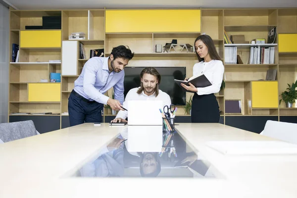 Three Young Business People Meeting Discussing Ideas Office — Stock Photo, Image