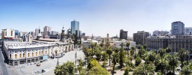 Santiago, Şili - 16 Ocak 2018: Görünüm Plaza de Armas ve Şili Büyükşehir Santiago Katedrali. Santiago Büyükşehir Katedrali Santiago de Chile Başpiskopos koltuğum.