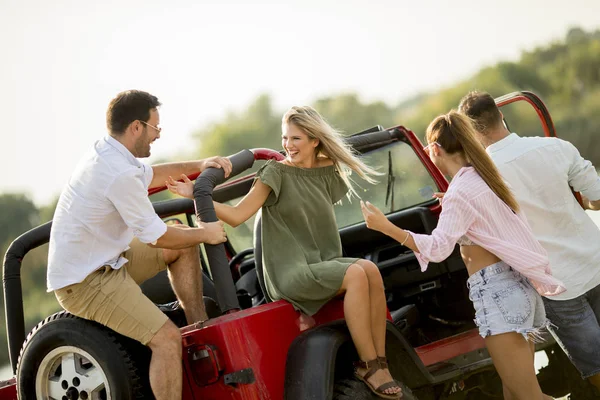 Four Young People Having Fun Convertible Car River — Stock Photo, Image