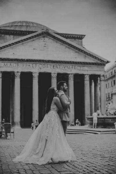 Schönes Junges Hochzeitspaar Von Pantheon Rom Italien — Stockfoto