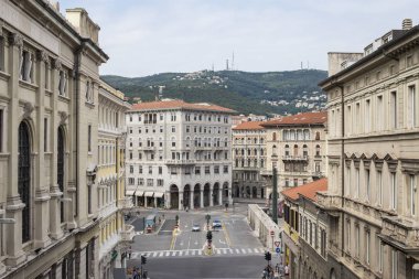 Trieste, İtalya - 1 Temmuz 2018: Street Trieste, İtalya'nın görünümü. Trieste kuzeydoğu İtalya Friuli Venezia Giulia bölgesinin başkentidir.