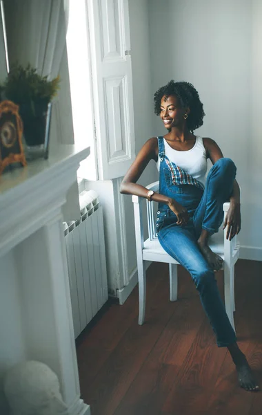Attractive African American Woman Sits Room — Stock Photo, Image